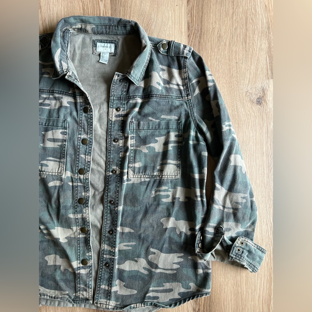 Women’s Forever 21 Oversized Camo Jacket